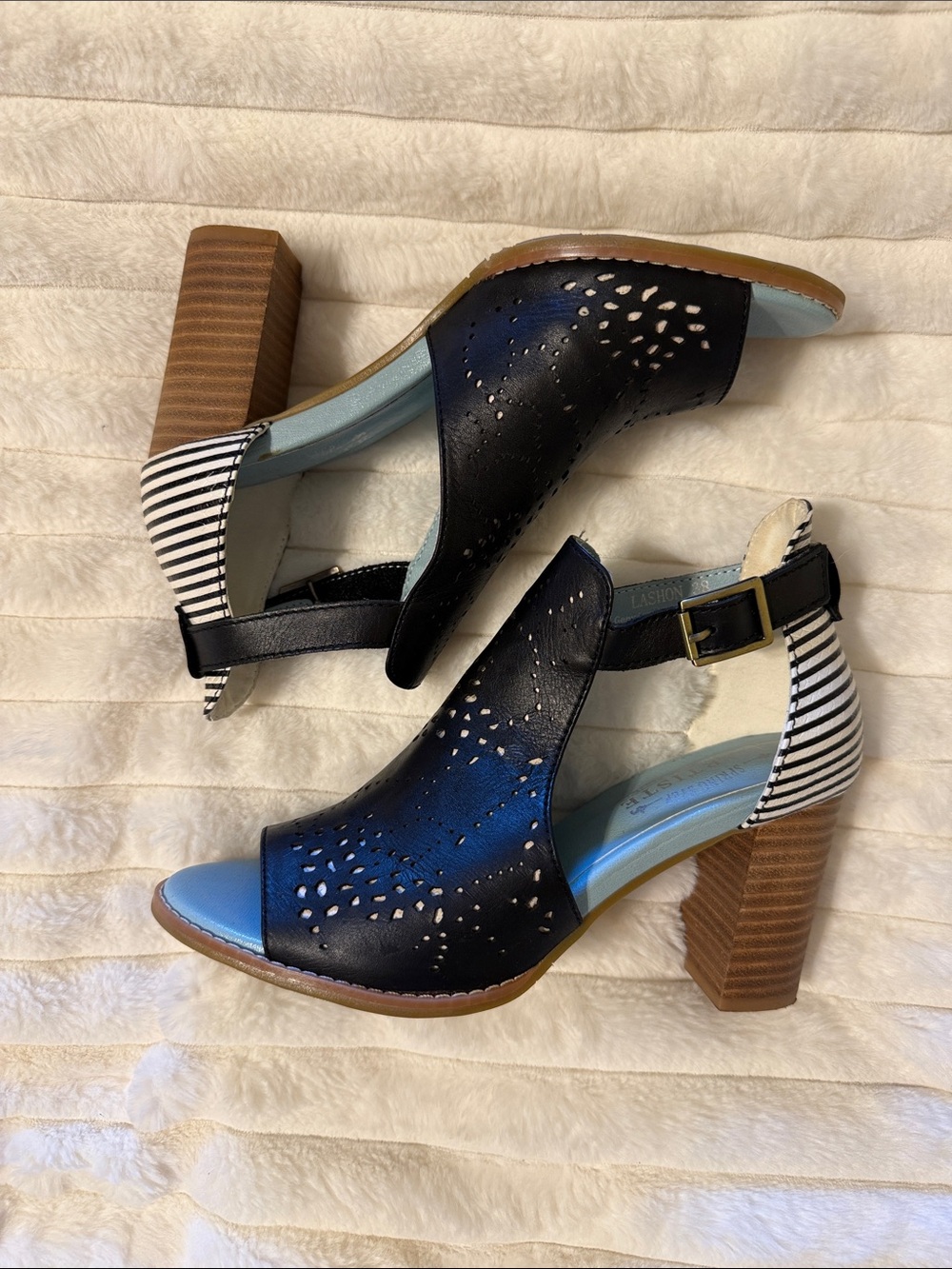 L’Artiste Spring Step Open-Toe Cutout Block Heel Sandals - Black & White Size 38